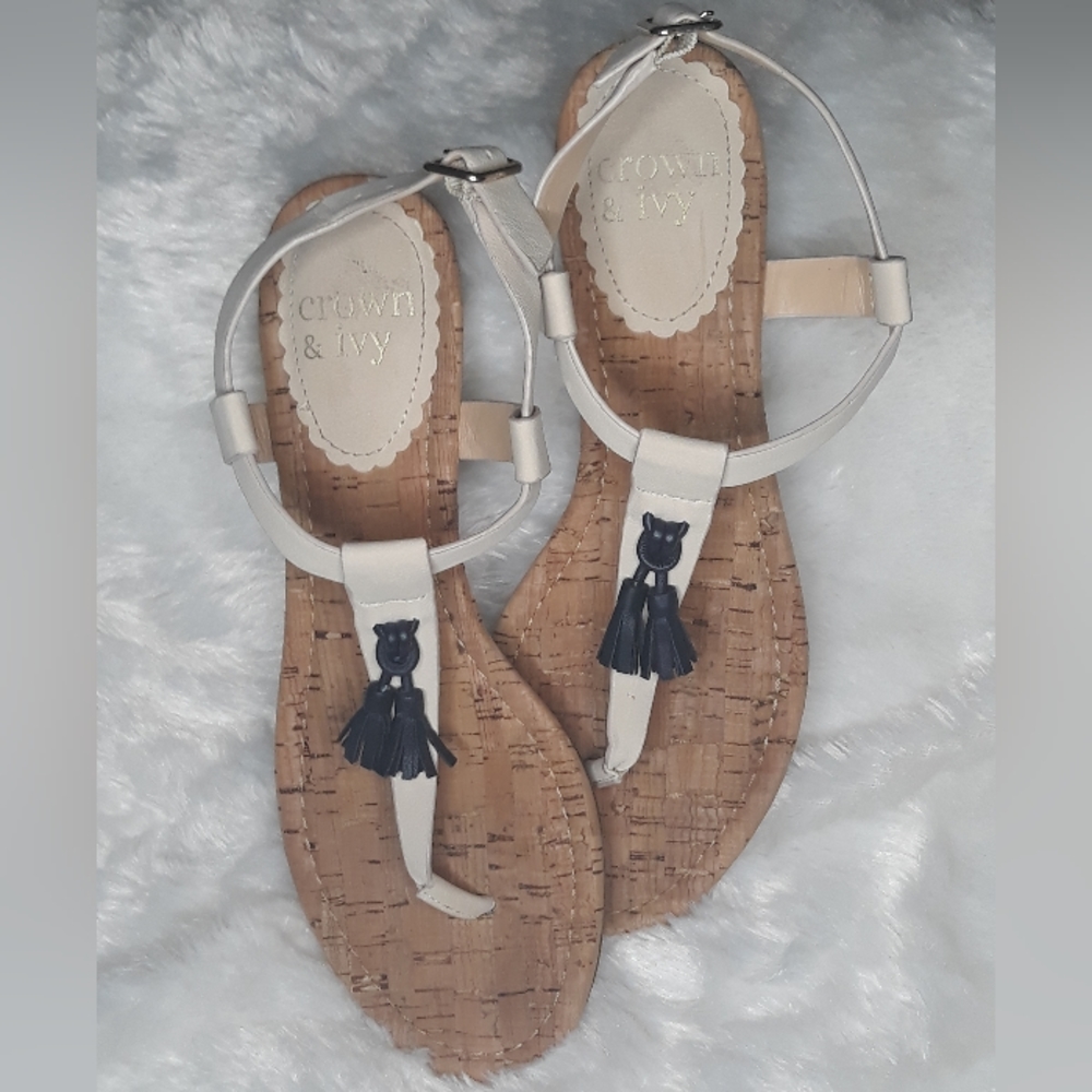 NWOT Crown & Ivy Sandels Size 6M
